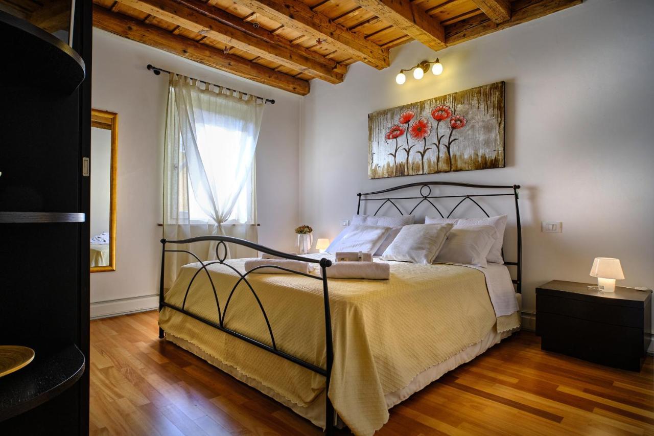 Il Vecchio Cortile Apartment เวโรนา ภายนอก รูปภาพ