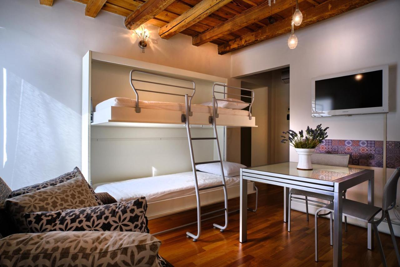 Il Vecchio Cortile Apartment เวโรนา ภายนอก รูปภาพ