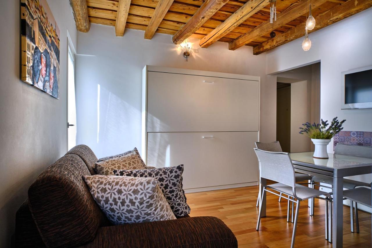 Il Vecchio Cortile Apartment เวโรนา ภายนอก รูปภาพ