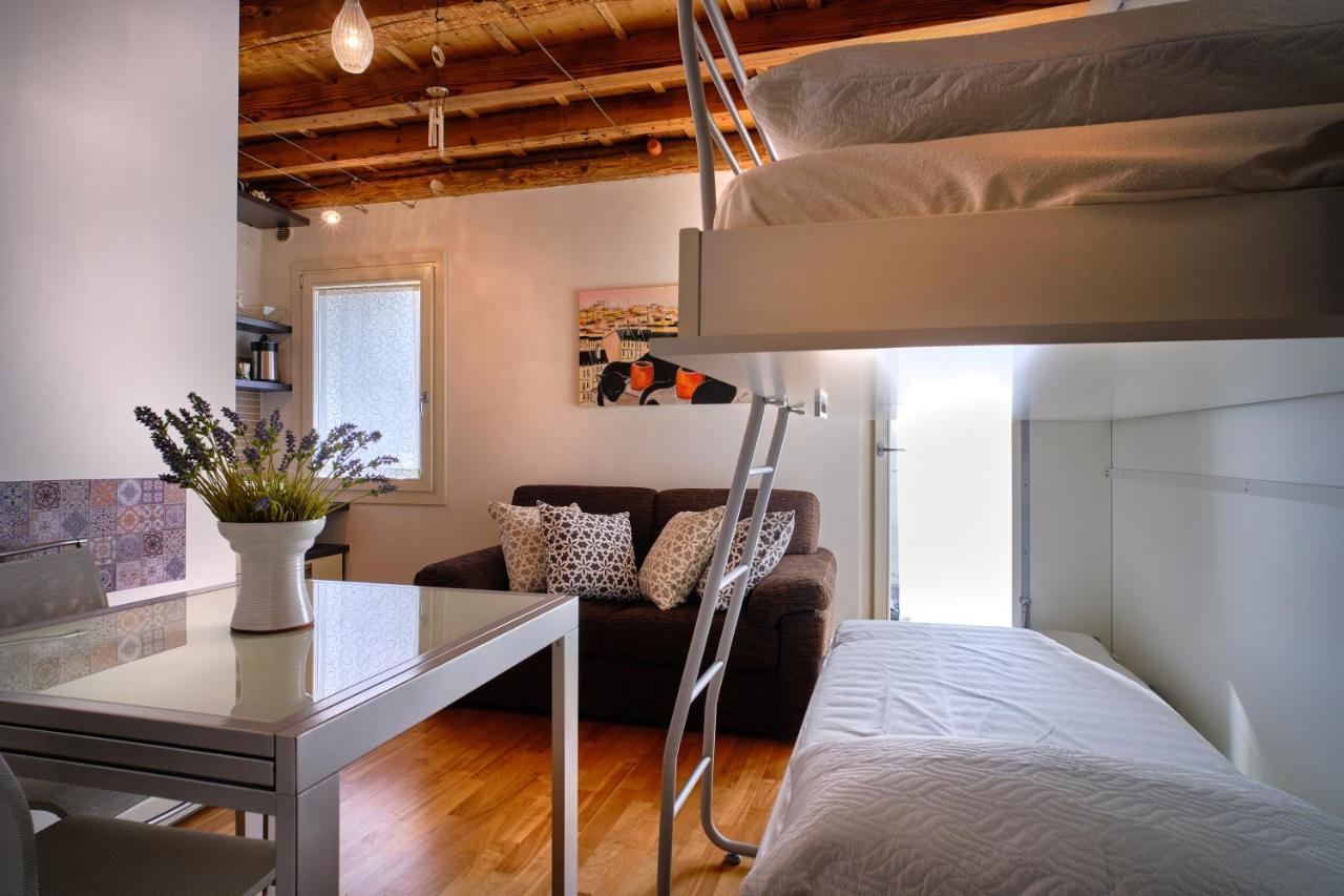 Il Vecchio Cortile Apartment เวโรนา ภายนอก รูปภาพ