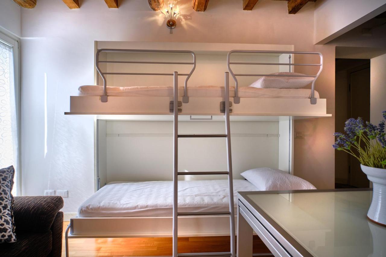 Il Vecchio Cortile Apartment เวโรนา ภายนอก รูปภาพ